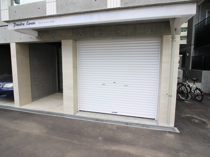 物件外観写真6　(駐車場)