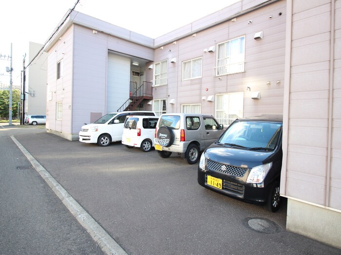 物件外観写真5　(駐車場)