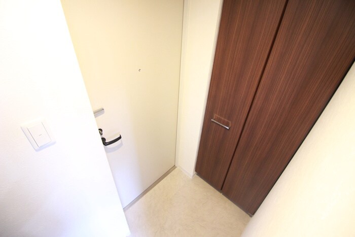 物件内観写真11　(玄関)