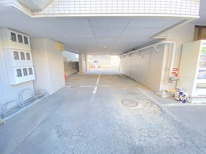 物件外観写真3　(駐車場)