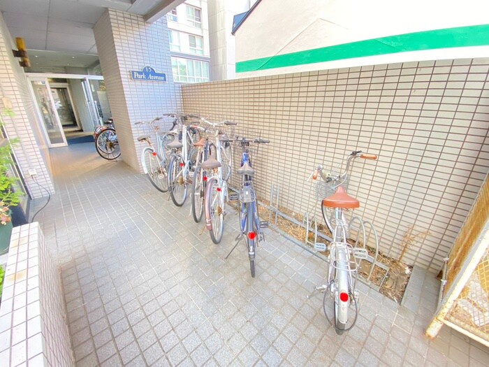 物件外観写真4　(駐輪場)