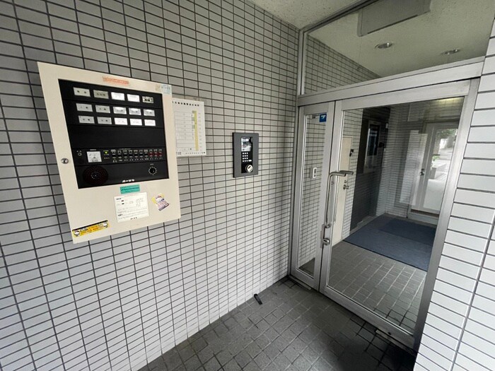 物件外観写真5　(エントランス部分)