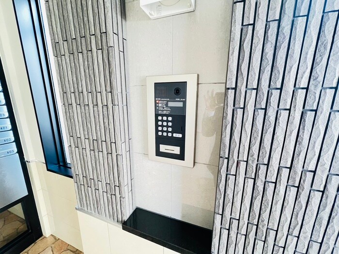 物件外観写真5　(エントランス部分)