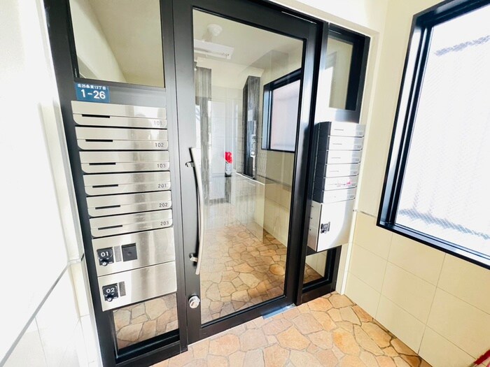 物件外観写真6　(エントランス部分)