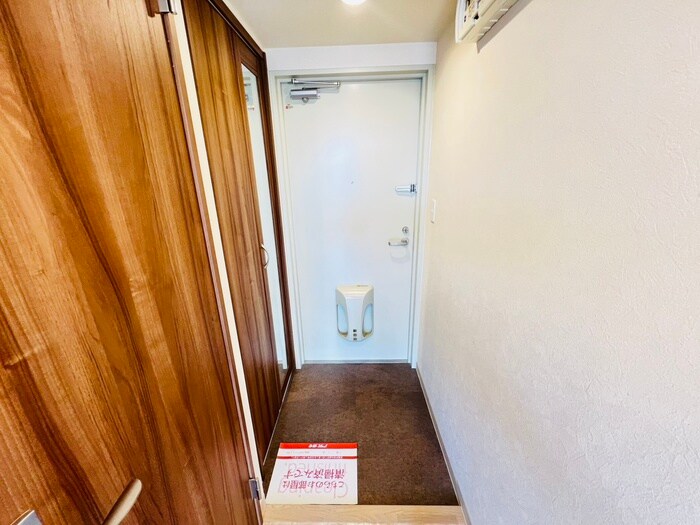物件内観写真16　(玄関)