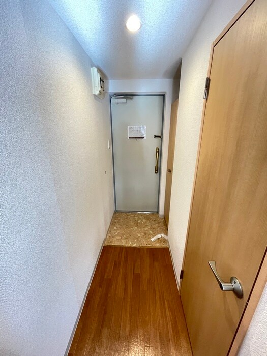 物件内観写真16　(玄関)