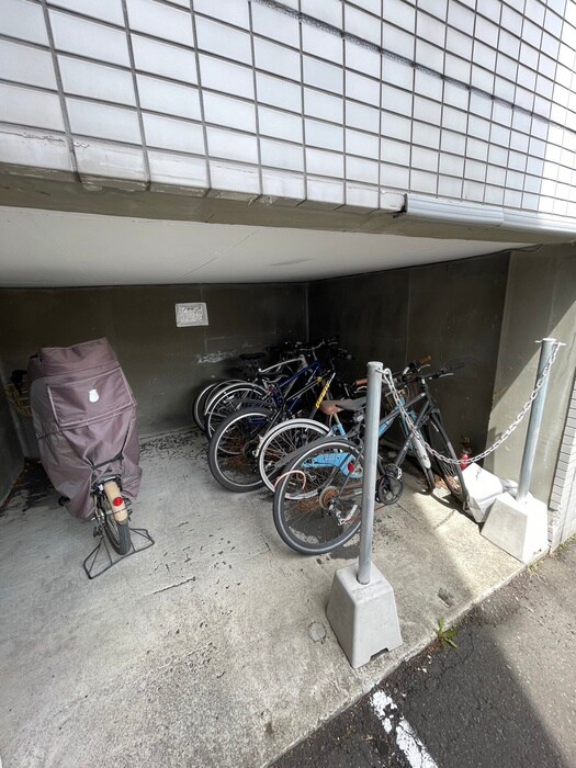 物件外観写真4　(駐輪場)