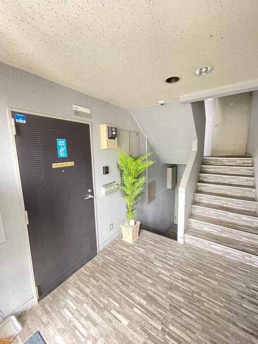 物件外観写真5　(エントランス部分)