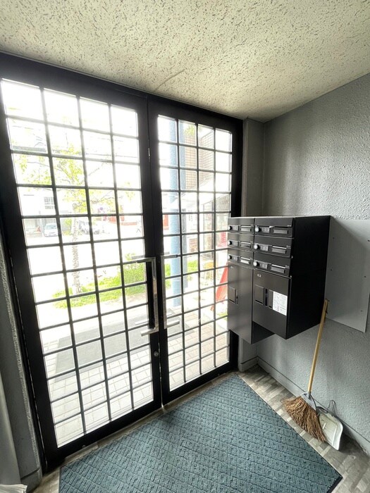 物件外観写真6　(エントランス部分)
