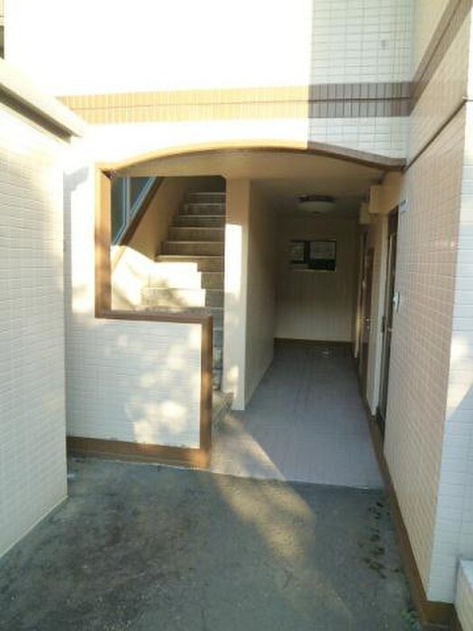 物件外観写真4　(エントランス部分)