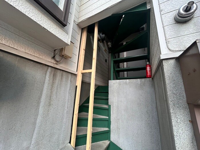 物件外観写真3　(エントランス部分)