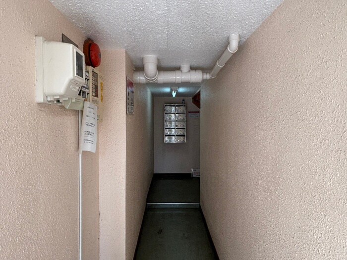 物件外観写真4　(エントランス部分)