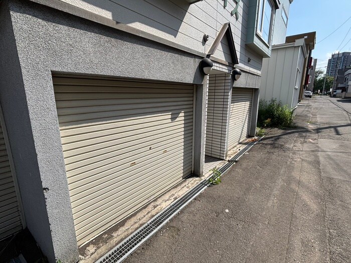 物件外観写真5　(駐車場)