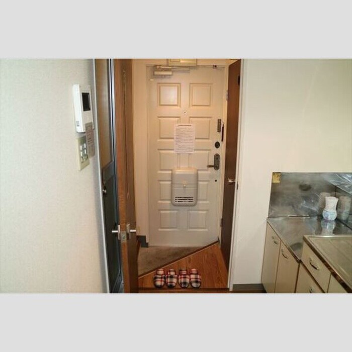 物件内観写真14　(玄関)