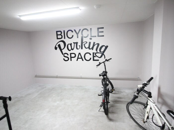 物件外観写真4　(駐輪場)