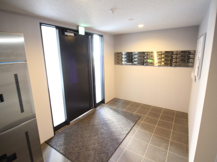 物件外観写真6　(エントランス部分)