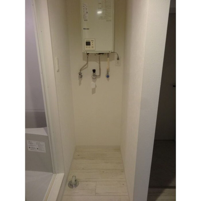 物件内観写真14　(洗濯機置場)