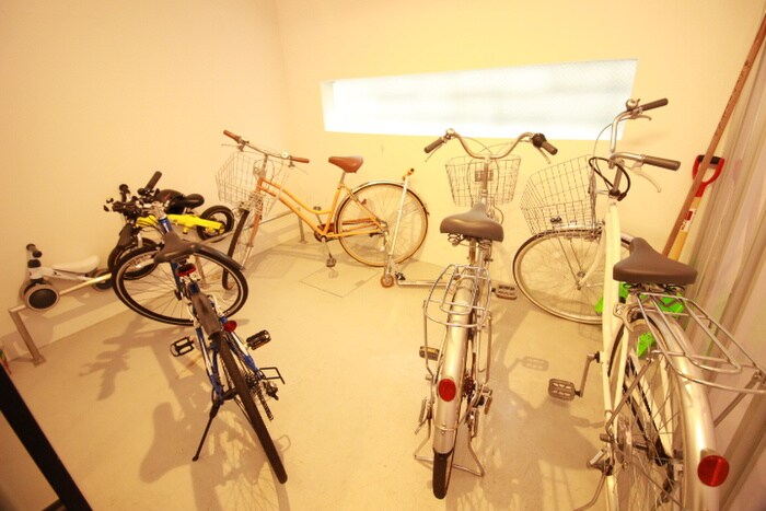 物件外観写真5　(駐輪場)