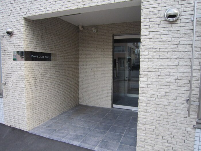 物件外観写真2　(エントランス部分)