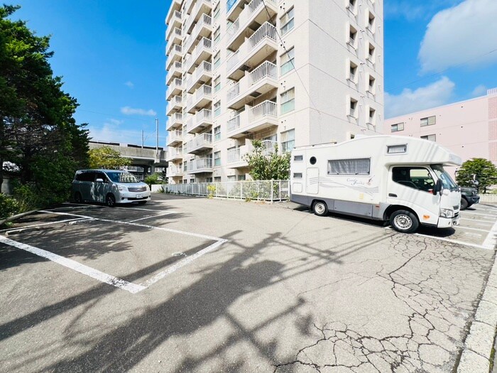 物件外観写真3　(駐車場)