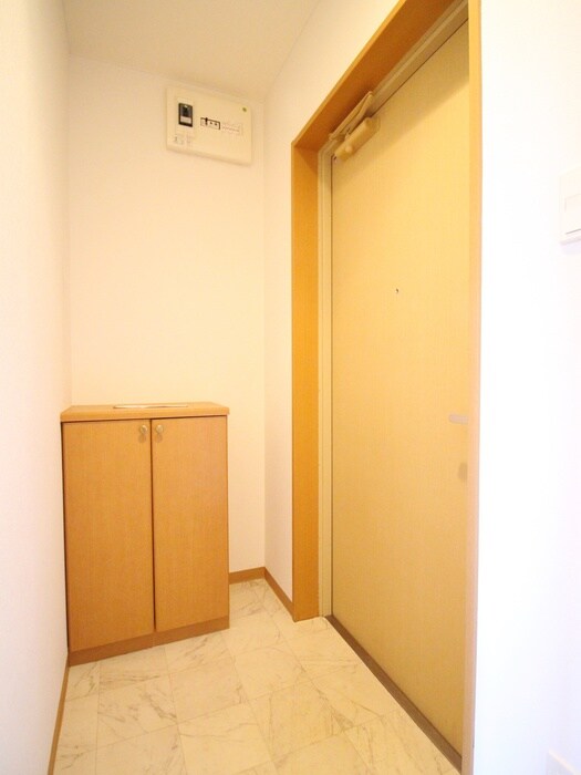 物件内観写真16　(玄関)