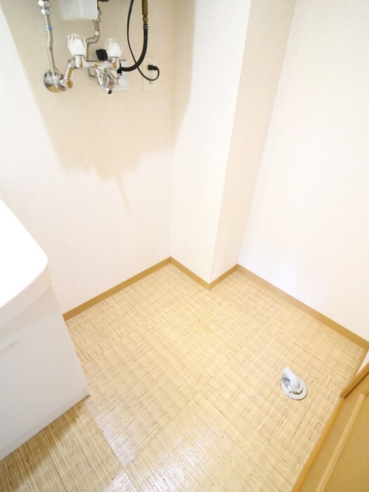 物件内観写真18　(洗濯機置場)