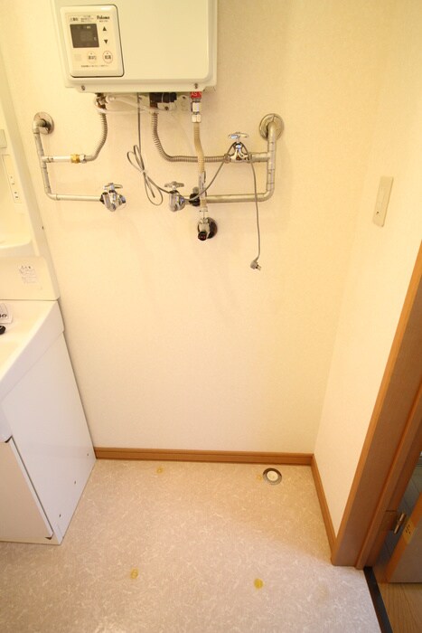 物件内観写真16　(洗濯機置場)