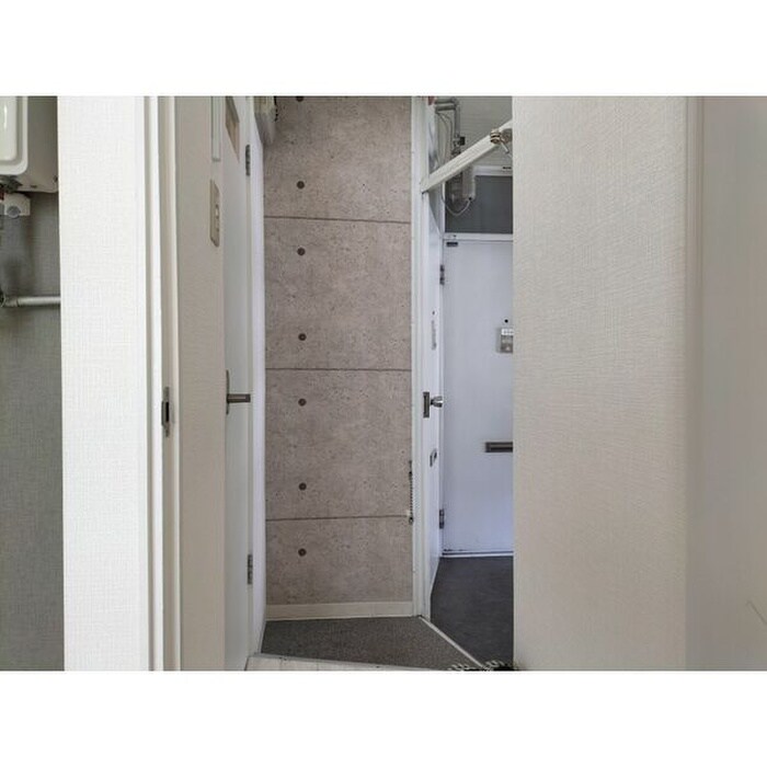 物件内観写真7　(玄関)