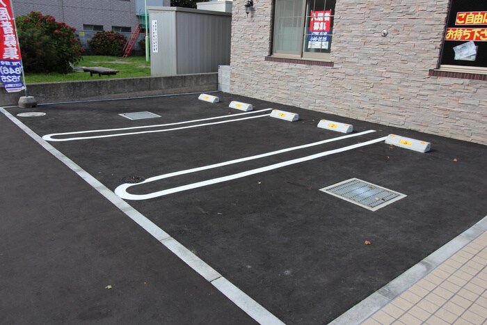 物件外観写真4　(駐車場)