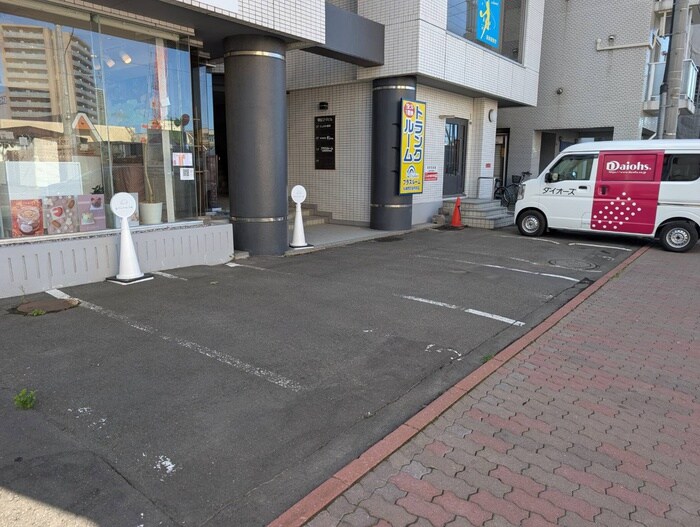 物件外観写真3　(駐車場)