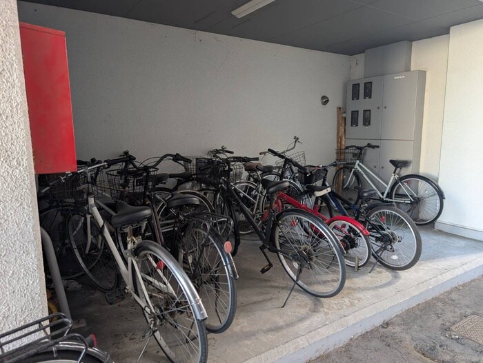 物件外観写真5　(駐輪場)