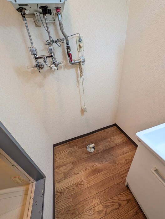 物件内観写真18　(洗濯機置場)