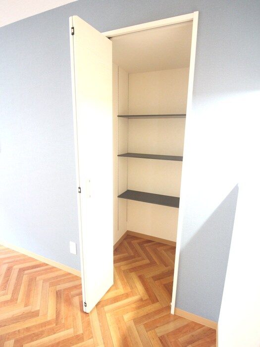 物件内観写真12　(収納)