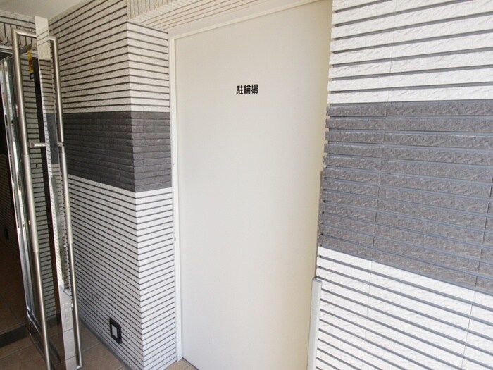 物件外観写真4　(駐輪場)