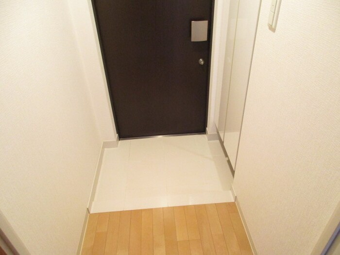 物件内観写真16　(玄関)