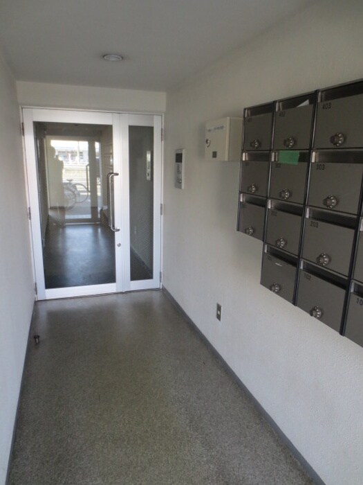 物件外観写真3　(エントランス部分)