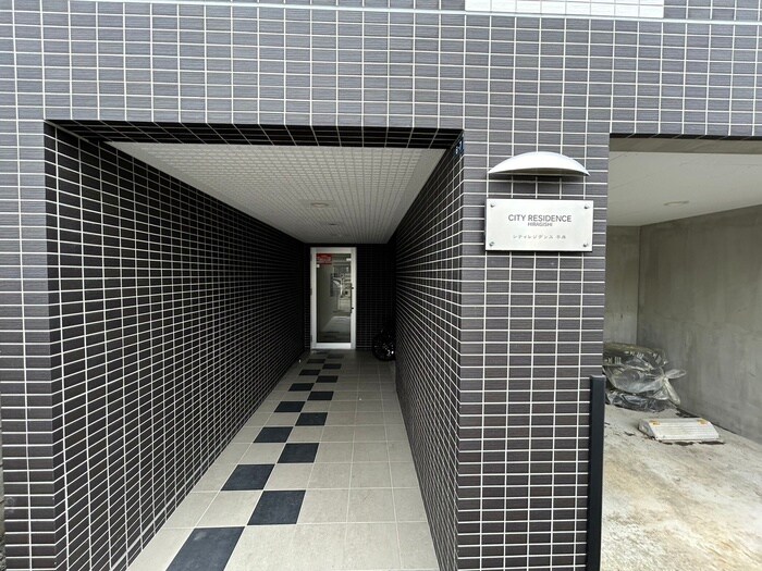 物件外観写真3　(エントランス部分)