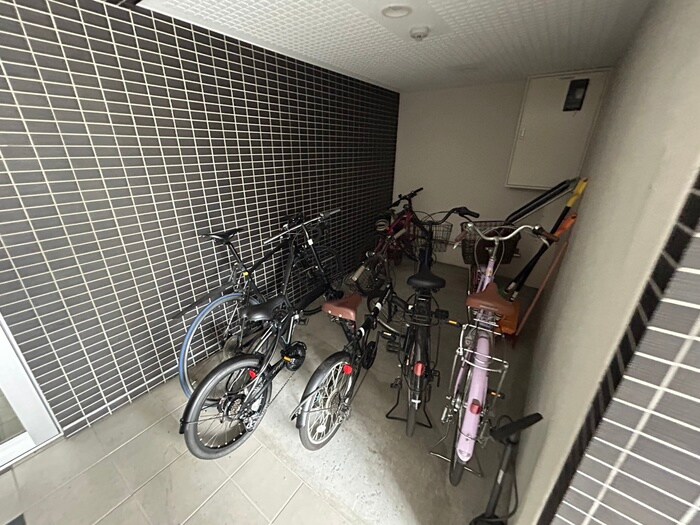 物件外観写真5　(駐輪場)