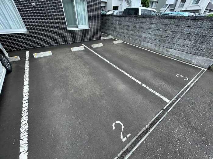 物件外観写真6　(駐車場)