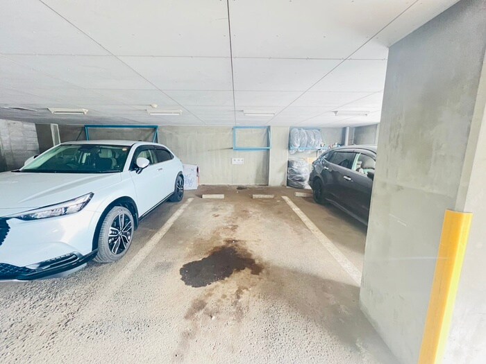 物件外観写真5　(駐車場)