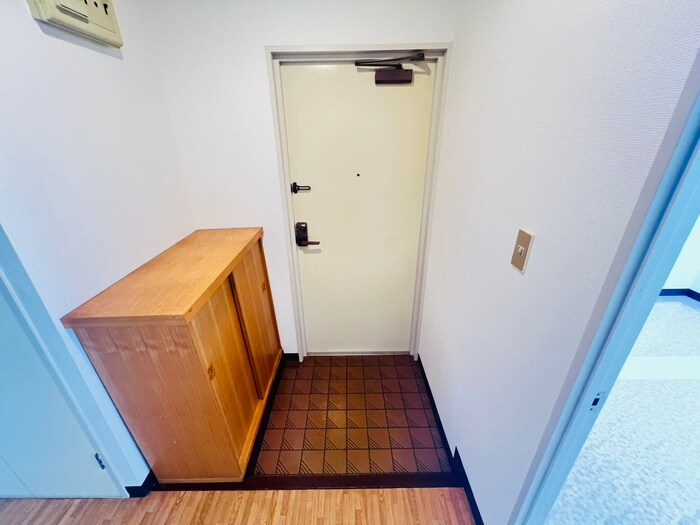物件内観写真16　(玄関)