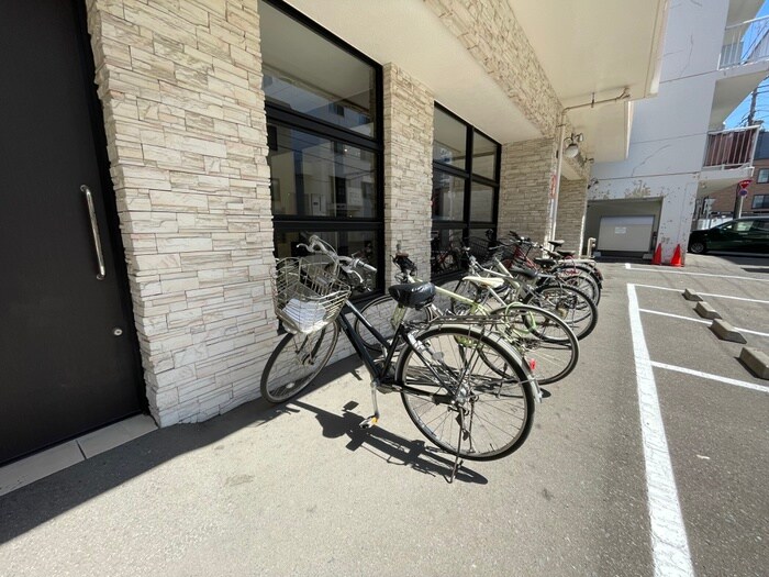 物件外観写真5　(駐輪場)