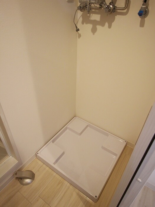 物件内観写真18　(洗濯機置場)