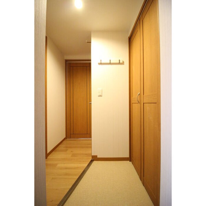 物件内観写真13　(玄関)