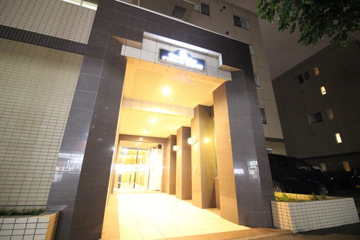 物件外観写真2　(エントランス部分)