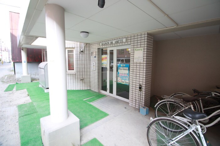 物件外観写真3　(エントランス部分)