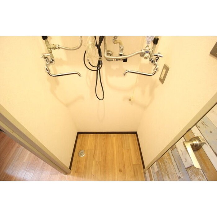 物件内観写真12　(洗濯機置場)