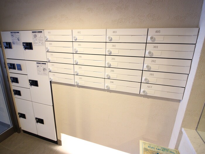 物件外観写真5　(エントランス部分)