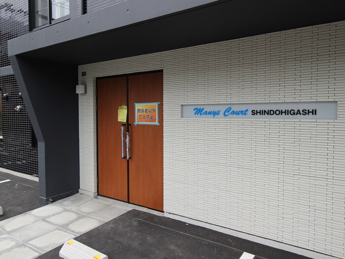 物件外観写真3　(エントランス部分)