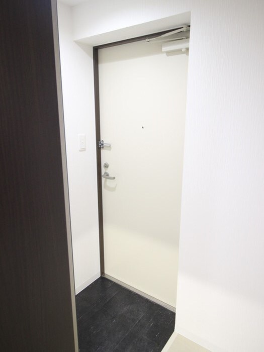 物件内観写真16　(玄関)